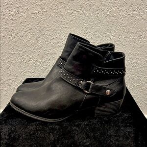 Ana Black Ankle Boots 11W